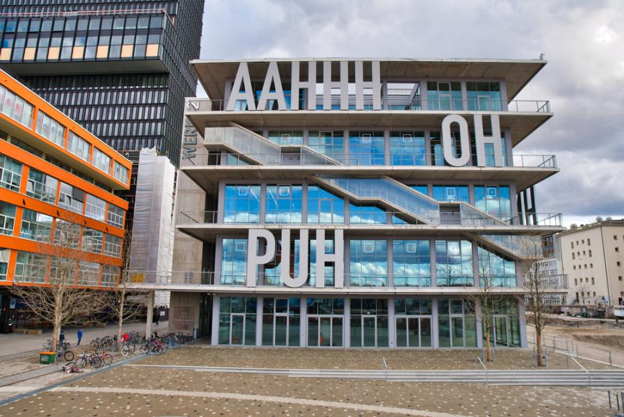 Foto: shutterstock Ein klassisches Quartier ist das Münchner Werksviertel, hier das preisgekrönte "Werk 12". Der neue Stadtteil ist auf dem Areal am Ostbahnhof entstanden.