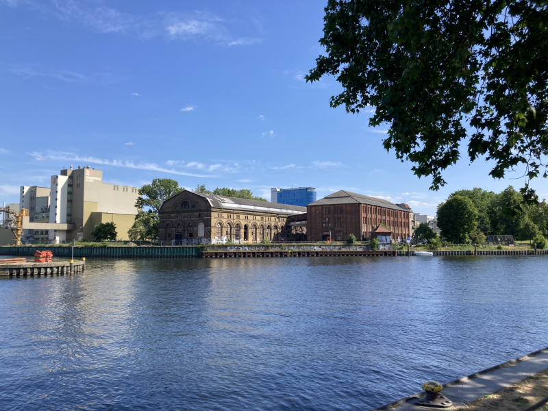 Auch Transformationsimmobilien gehören – wie Gewerbeparks, Produktions- und Lagerimmobilien – zu den Unternehmensimmobilien. Hier ein Areal in Berlin.