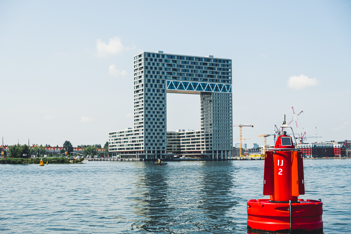 Photo: unsplash Amsterdam is considered one of the cities with the highest quality of life worldwide. The city is also at the top of the study's housing market scoring.