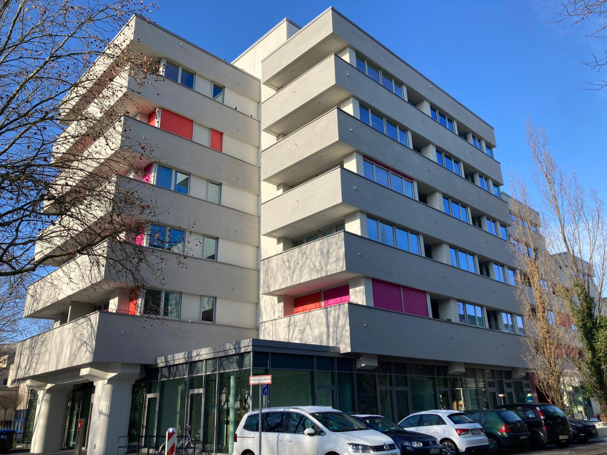 Foto: bulwiengesa Die ehem. GESOBAU-Zentrale in Reinickendorf: Innerhalb von drei Jahren entstanden aus ca. 4.500 qm Bürofläche 66 neue Wohnungen.